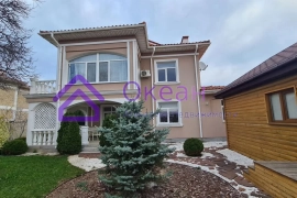 Коттедж 200 м² на участке 5 сот.