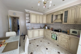 Долгосрочная аренда с евроремонтом.
Уютная и светлая квартира сдается долгосрочно. Есть все необходимое для проживания. Цена 45000, летом 50000. С животными по согласованию. 