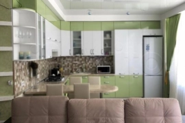 Сдается на длительный срок двухуровневая квартира.